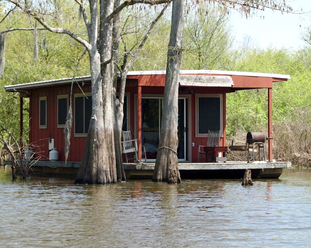 houseboat